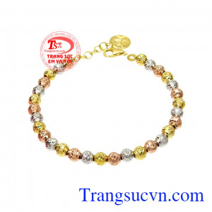 Lắc tay bi yêu kiều tinh tế và nữ tính.