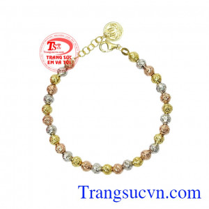 Ngày nay với sự phát triển của công nghệ hiện đại đã chế tác ra thêm nhiều mẫu mã, kiểu dáng phù hợp với từng phong cách của nữ giới.