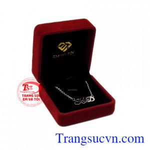 Lắc tay chữ vàng trắng tinh tế