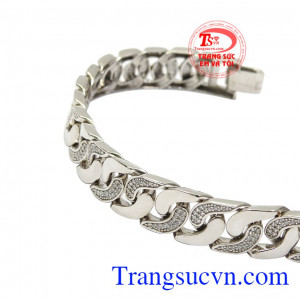 Thiết kế ấn tượng và cá tính giúp người đeo thể hiện phong cách riêng. Lắc tay nam vàng trắng phong cách