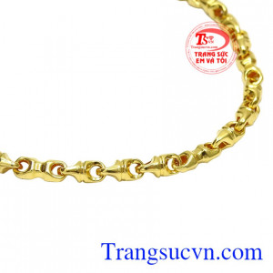  Mỗi chi tiết được thiết kế cách khoáng đạt tạo nét nam tính và mạnh mẽ. Lắc tay thời trang phái mạnh