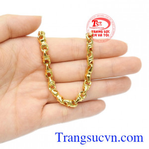 Sản phẩm phù hợp với nhiều độ tuổi. Lắc tay thời trang phái mạnh