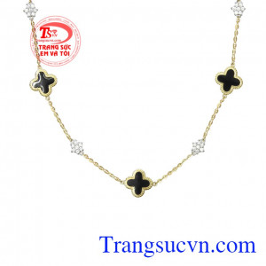 Lắc tay vàng may mắn nữ tính xinh xắn.