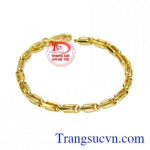 Lắc vàng trẻ em năng động được chế tác nhỏ xinh kiểu dáng cá tính, hoạt bát.