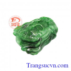 Với mặt ngọc này, khách hàng có thể lựa chọn vàng hoặc bạc để bọc làm mặt dây đeo. Mặt cẩm thạch chúa Giê-su