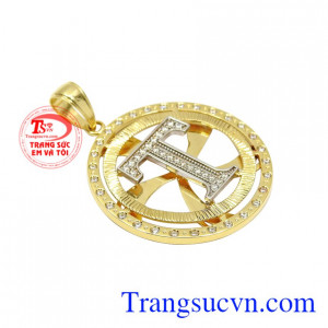 Chiếc mặt dây này khi kết hợp cùng dây chuyền vàng sẽ là sự lựa chọn hoàn hảo để làm quà tặng cho phái mạnh.