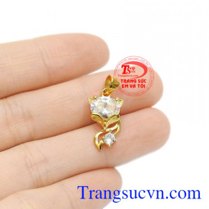 Hồ ly là loài khôn ngoan, khéo léo, chính vì vậy đã trở thành cảm hứng sáng tác của những người thợ kim hoàn. Mặt dây hồ ly dễ thương