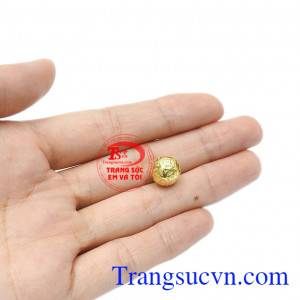 Vì vậy đã tạo nên cảm hứng sáng tạo cho các người thợ kim hoàn. Mặt dây kim tiền vàng tây