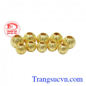 Từ lâu, hình ảnh đồng kim tiền đã là biểu tượng cho sự giàu có, tài lộc. Mặt dây kim tiền vàng tây