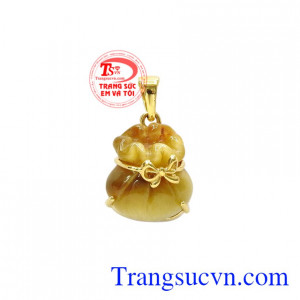 Mặt dây mắt hổ tài lộc được chế tác theo kiểu túi tiền thiên phú độc đáo và mới lạ.