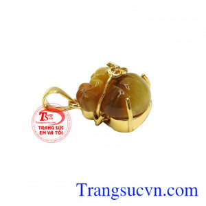 Không những vậy đá mắt hổ còn có nhiều công dụng như giúp người dùng tĩnh tâm, can đảm và quyết đoán hơn.