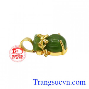 Chiếc mặt dây này sẽ là quà tặng tinh tế dành cho người thân và bạn bè mang ý nghĩa thịnh vượng, cát tường.