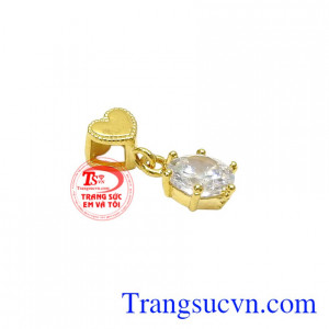 Và chiếc mặt dây này là sự lựa chọn hoàn hảo để các nàng có thể tự tin tỏa sáng hơn.