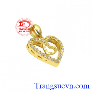 Mặt dây trái tim hạnh phúc với thiết kế tinh tế, kiểu dáng trẻ trung. 