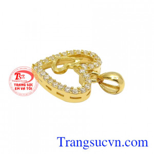 Mang thông điệp yêu thương gửi gắm qua mặt dây trái tim hạnh phúc dành tặng cho phái đẹp. Mặt dây trái tim hạnh phúc