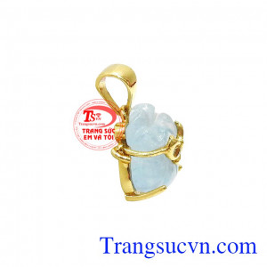 Mặt dây túi tiền aquamarine tài lộc mang đến may mắn và thành công cho người dùng.