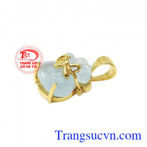 Trong phong thủy, viên đá này được coi là đá hộ mệnh cho những người sinh tháng 3. Mặt dây túi tiền aquamarine tài lộc