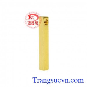 Mặt dây vàng phong cách cá tính được thiết kế đơn giản nhưng lại mang nét độc đáo, lạ mắt.