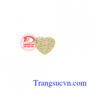 Mặt dây vàng trái tim nhỏ xinh mang phong cách thời trang, nữ tính.