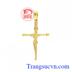 Mặt Thánh Giá bằng vàng 18k với thiết kế 3D sang trọng và dành cho nam đeo cùng dây chuyền vàng Italy.