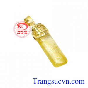 Vì vậy mà rất nhiều khách hàng đã lựa chọn thạch anh tóc vàng để làm trang sức phong thủy. Mặt trụ thạch anh tóc tài lộc