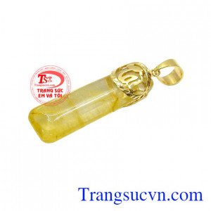 Thiết kế bọc vàng với hai chữ Tài, Lộc tạo điểm nhấn ấn tượng với người nhìn. Mặt trụ thạch anh tóc tài lộc