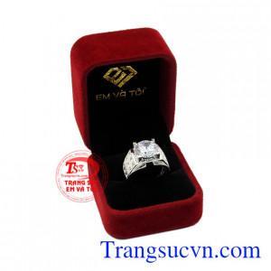 Nhẫn bạc nam tính thời thượng tinh tế.