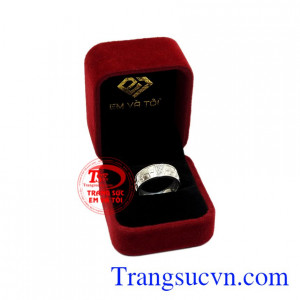 Nhẫn bạc thánh giá bình an tinh tế.