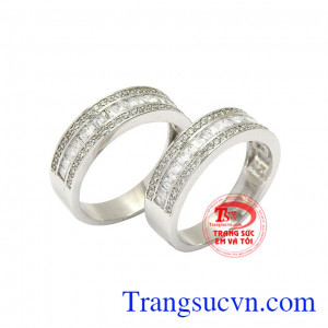 Sản phẩm đang là xu hướng được rất nhiều đôi bạn trẻ yêu thích và lựa chọn. Nhẫn cưới hạnh phúc vàng trắng