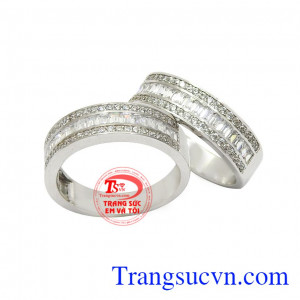 Kiểu dáng trẻ trung, hợp thời trang mang đến cho ngày hôn lễ của bạn càng thêm trọn vẹn. Nhẫn cưới hạnh phúc vàng trắng