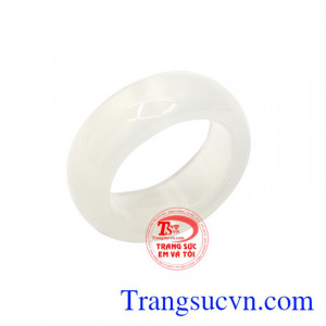 Chiếc nhẫn này sẽ mang đến điềm may về tài lộc giúp người đeo có một cuộc sống hạnh phúc hơn.