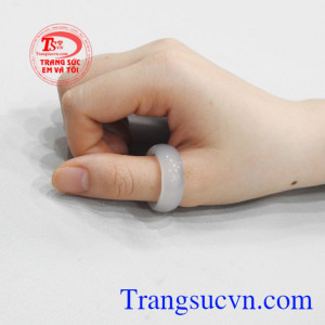 Nhẫn mã não trắng an lành đẹp.