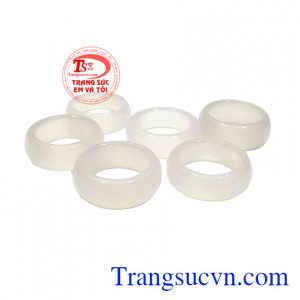 Nhẫn mã não trắng an lành