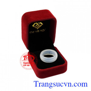 Nhẫn mã não trắng an lành nam tính.