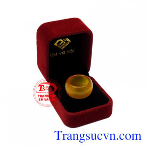 Nhẫn mã não vàng hộ mệnh đẹp.