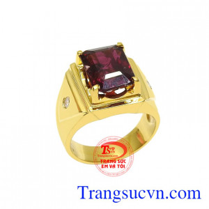 Chiếc nhẫn này mang đến vẻ điển trai và sang trọng giúp phái mạnh tự tin hơn và phong cách hơn.