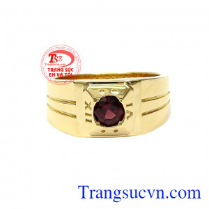 Người ta tin rằng, việc mang đá này bên mình sẽ giúp xua đuổi bất hạnh, mang đến sự vui vẻ, hạnh phúc. Nhẫn nam granat lịch lãm