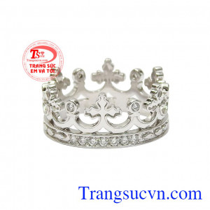 Chính vì thế đã đem đến cảm hứng sáng tạo cho các người thợ kim hoàn. Nhẫn nam kim cương vương miện