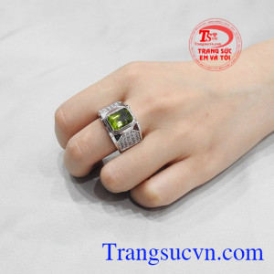 Nhẫn nam peridot hưng thịnh nhận đặt chế tác theo yêu cầu. 