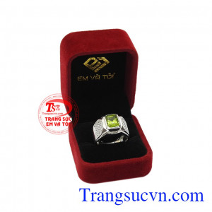 Sản phẩm được bảo hành uy tín, giao hàng toàn quốc. Nhẫn nam peridot hưng thịnh