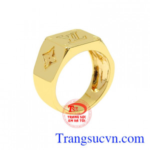 Nhẫn nam thời thượng cá tính được chạm khắc tỉ mỉ, độc đáo mang đến vẻ mới lạ cho người đeo.