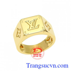 Các nhà chế tác hoàn kim đã dày công để tạo nên một chiếc nhẫn vàng 18k chất lượng, hoàn hảo đến tay người dùng.