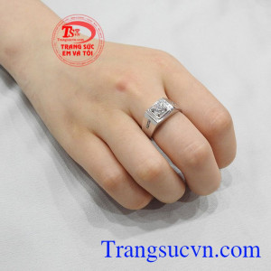 Sản phẩm bảo hành chu đáo, giao hàng toàn quốc. Nhẫn Nam Vàng Thời Thượng