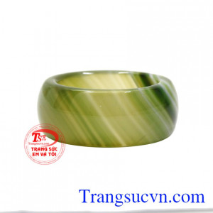 Sản phẩm không chỉ để làm đẹp mà còn mang đến may mắn và thịnh vượng đến cho người đeo.