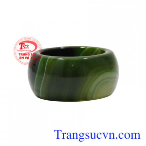 Từ xa xưa nhẫn ngọc đã là mẫu trang sức được ưa chuộng để thể hiện quyền lực và mang đến may mắn cho người đeo.