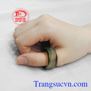 Nhẫn ngọc mã não hưng thịnh