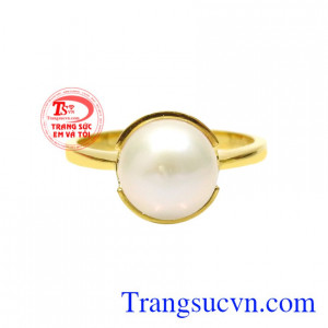 Ngọc trai là viên đá được yêu thích bởi nó không chỉ mang đến vẻ đẹp mà còn đem lại nhiều lợi ích về phong thủy và sức khỏe.