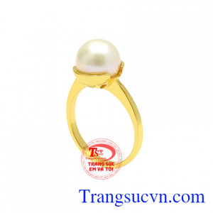 Chiếc nhẫn này sẽ giúp phái đẹp tôn lên vẻ quý phái và vô cùng thanh lịch của người phụ nữ.