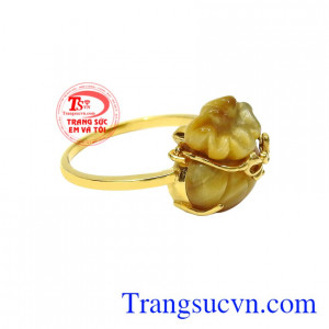 Nhẫn nữ đá mắt hổ tài lộc chất lượng phù hợp cho người mang mệnh Kim và mệnh Thổ.