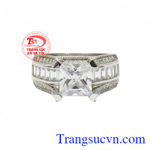 Dưới bàn tay tài hoa của người thợ chế tác, vàng trắng kết hợp cùng những viên đá cz lấp lánh mang đến vẻ đẹp sang trọng, quý phái. Nhẫn nữ đẳng cấp vàng trắng